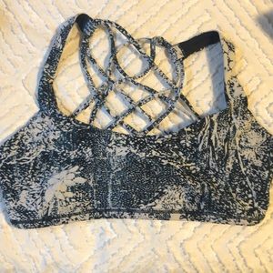 Lululemon free to be bra